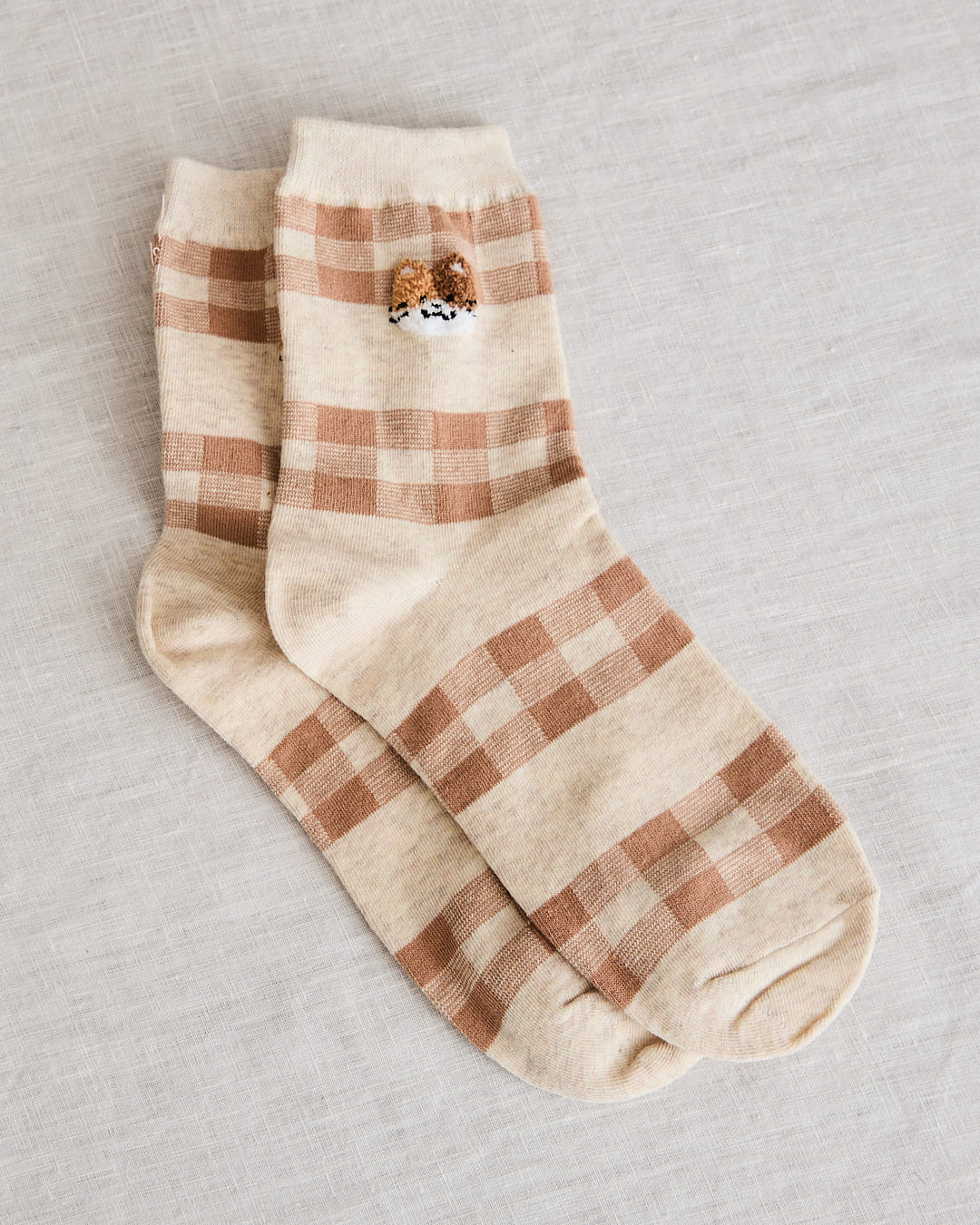 chausettes à carreaux chat