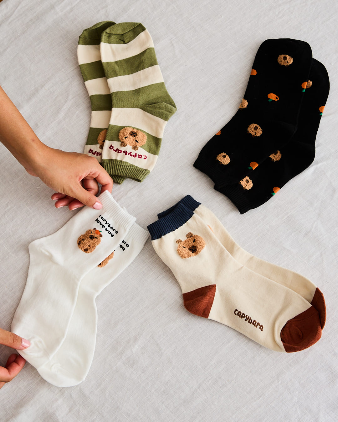 seoul station capybara socks chaussettes
